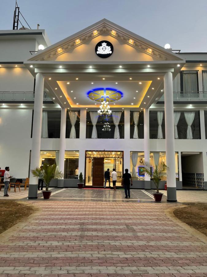 The Royal Palace Hotel 戈勒克布尔 外观 照片